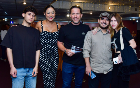 Jackeline Noriega acompañada de Sebastián, Franklin, Gabriel y Valentina Jaramillo.