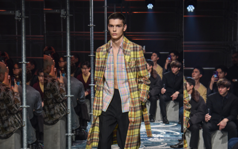 Durante la Semana de la Moda en Milán, Prada propuso este atuendo en el que los cuadros son protagonistas