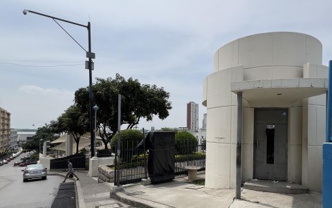 Los moradores del cerro Santa Ana piden que se habilite el antiguo puesto de auxilio inmediato de la Policía; actualmente en su interior está lleno de basura.