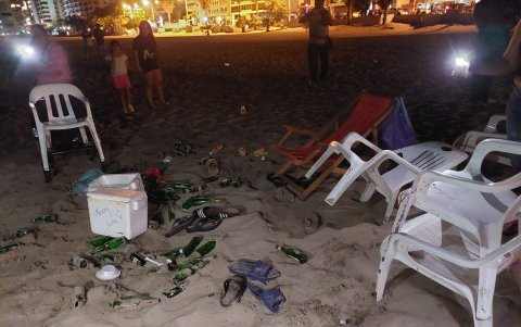 Ataque. El crimen se registró pasadas las 19:00 en Chipipe, a escasos metros de locales y turistas.