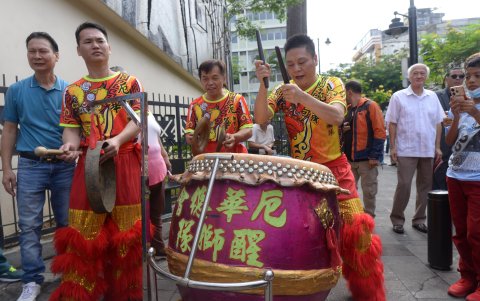 Comunidad china salió a las calles a celebrar.