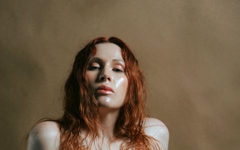 La compositora y cantante alista un nuevo EP que empezará a salir desde abril de 2025.