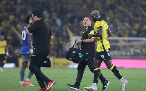 Felipe Caicedo, jugador del Barcelona 2025, fue presentado en la Noche Amarilla.