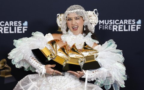 Sierra Ferrell, ganadora del premio a la Mejor Interpretación de Raíces Americanas, Premio a la Mejor Interpretación Americana, Premio a la Mejor Canción de Raíces Americanas y Premio al Mejor Álbum de Americana