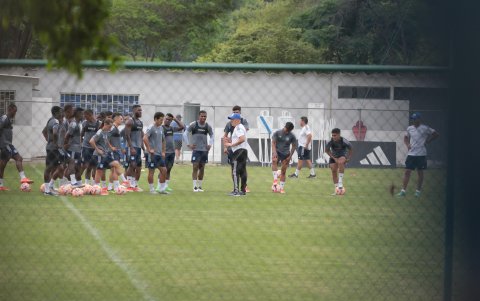 Jorge Célico sigue de cerca los entrenamientos de sus dirigidos.