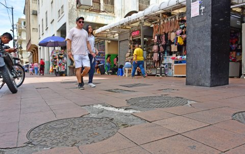 Riesgo. Hay tramos donde las cañerías subterráneas quedan expuestas.