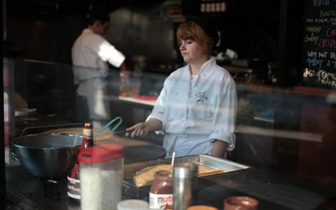 Los crepes de sal y de dulce son las recetas insignes de Claire Chauzée.