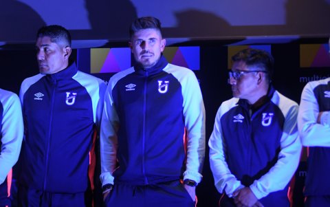 Diego Martínez (c) es el entrenador de Universidad Católica.