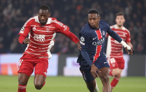 Willian Pacho (d) ha sido clave en la campaña del PSG en la Champions League.