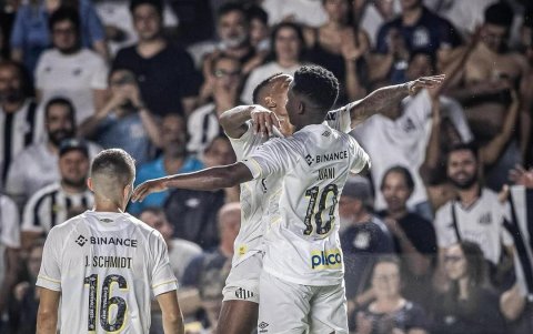 Juan Cazares quedó campeón de la Serie B de Brasil con la camiseta de Santos