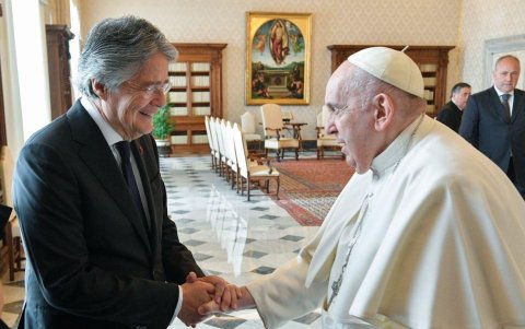 Guillermo Lasso durante su audiencia con el papa Francisco.