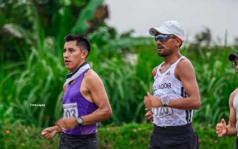 Patín (i) y Pintado ‘pelearon’ cerca de 5k por la punta de la prueba.