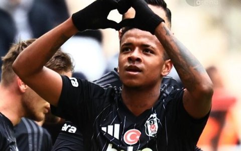 Keny Arroyo, de 19, años se transformó en el sexto ecuatoriano en anotar en el fútbol turco