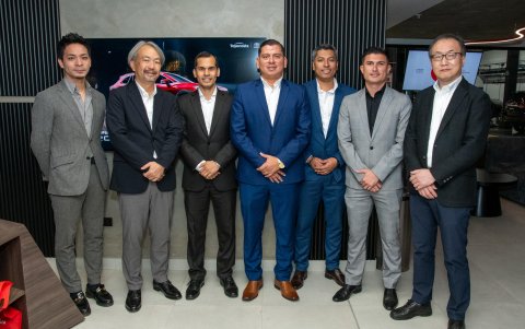 Haruki Takagi, Hidemoto Asakura, Frankiln Moreta, Jorge López, Francisco Miranda, Carlos Medranda e Hidemoto Asakura.