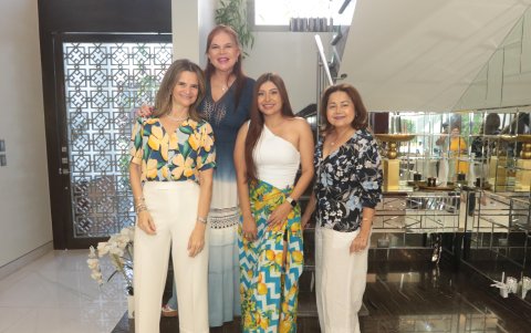 Jeanine Dieb, Angelita Andrade, Karla Méndez y Madeleine Zambrano.