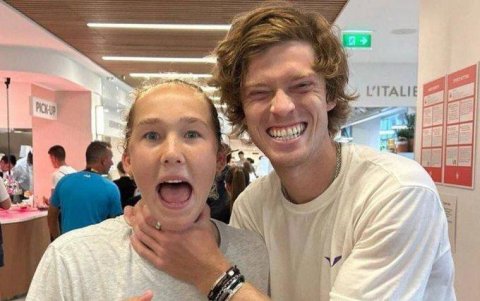 Andreeva, junto a Andrey Rublev. Dos conocidos por su nivel en el ranking.