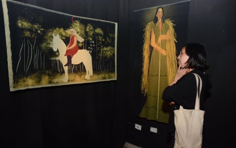 La muestra cuenta con piezas de instalación y pintura.