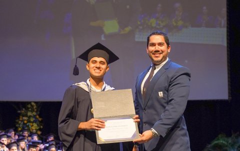 Juan Pablo Mancera Freyle, mejor estudiante en idioma francés.