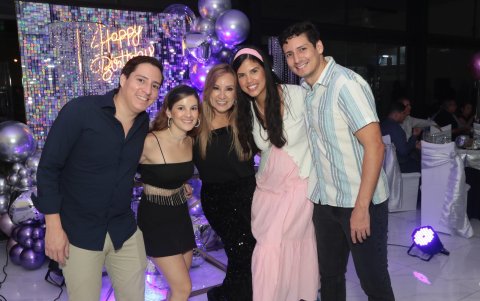 Manuel Guevara, María Rosa Naveda, Natalie Andrade, Francesca Cipriani y Leonardo Guevara.
