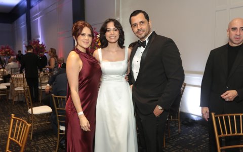 Samantha Mora, Amelia Mármol y Álvaro Mármol.