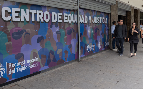 Centro de Equidad y Justicia ubicado en la planta baja del Edificio Valra, en la esquina de la Av. Malecón Simón Bolívar y 10 de Agosto, Guayaquil.