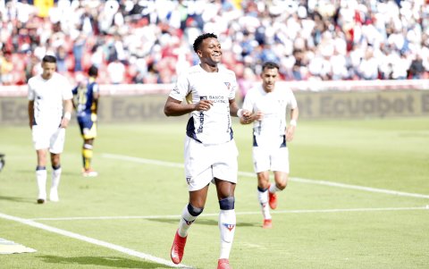 Michael Estrada marcó el tercer gol de los albos ante Delfín.