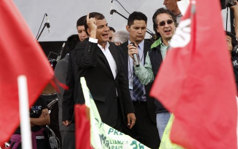 El 22 de marzo de 2012, el presidente Rafael Correa pronuncia un discurso para sus simpatizantes en el Parque Arbolito, Quito. Esa actividad fue parte de una de las contramarchas que organizaba su gobierno para aplacar las manifestaciones de colectivos sociales opositores. Un mecanismo similar al usado en Venezuela.