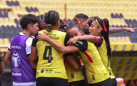 Jugadoras de Barcelona festejaron la goleada 5-0 a Vinotinto en la fecha 3 de la Superliga Femenina