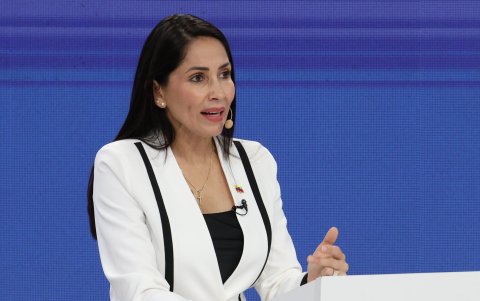 Luisa González durante el debate presidencial