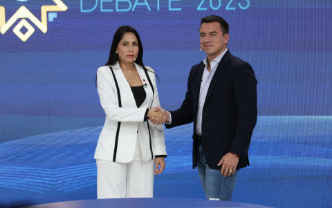 Luisa González y Daniel Noboa, en el debate presidencial, del 23 de marzo 2025.