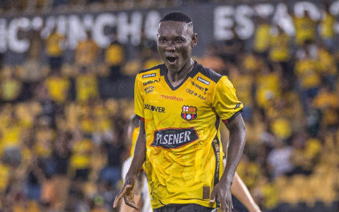 Janner Corozo, titular indiscutible en Barcelona SC, destaca por su capacidad de generar peligro en el ataque.