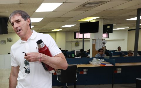 Guillermo Almada en la redacción de EXPRESO.