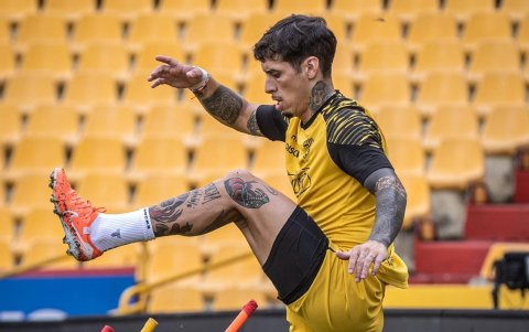 El volante uruguayo Jesús Trindade estará en el medio campo de Barcelona reemplazando al suspendido Leonai Souza. Será su primer partido de 2025.