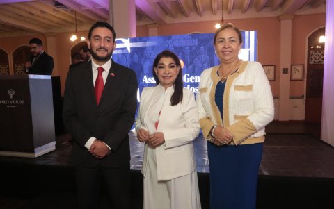 Daniel Legarda, Enna Araujo y Dolores Cobos.