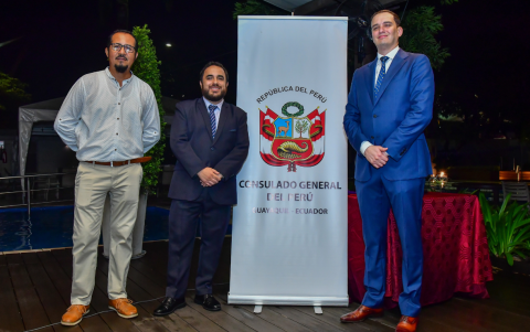 Guillermo Ramírez, el cónsul Paulo Zárate y Jesús Hernández.
