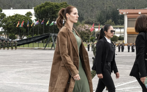Lavinia Valbonesi, nacida bajo el signo de Aries, irradia energía y liderazgo en su rol como primera dama de Ecuador.