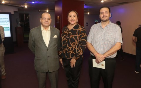 Pedro Isaías, Cristina de Bitar y Gabriel Bitar .