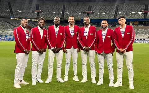 Jugadores de Mushuc Runa llegaron con su particular vestimenta al estadio Mineirao