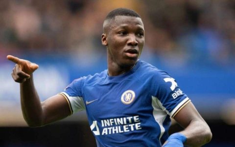 Moisés Caicedo no estuvo en la alineación titular de Chelsea ante Legia Varsovia