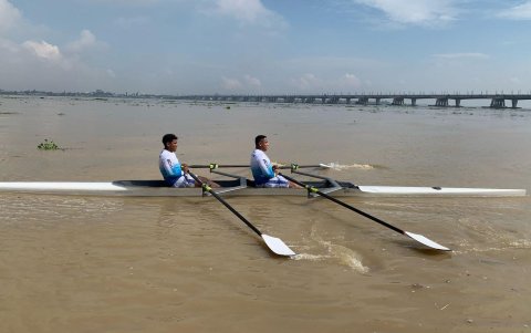 Los Salavarria entrenando en el río Babahoyo, a un lado está Durán.