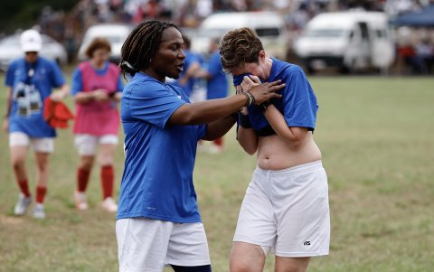 La mujeres debieron ser atendidas por dolores musculares.