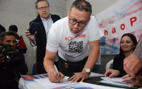 El abogado Néstor Marroquín es quien activó el proceso. El CNE entregó el formato de los formularios para imprimirlos.