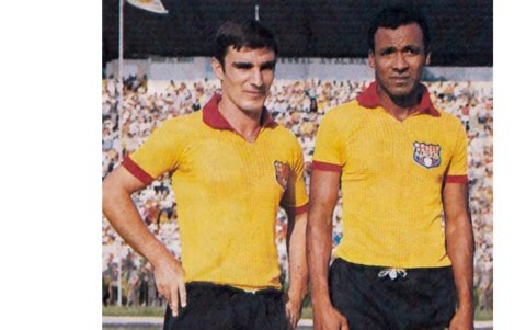 Barcelona ganó a Estudiantes de La Plata en 1971 con Alberto Spencer en el equipo