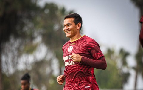 Vélez solo ha jugado en Universidad Católica en la serie A de Ecuador.