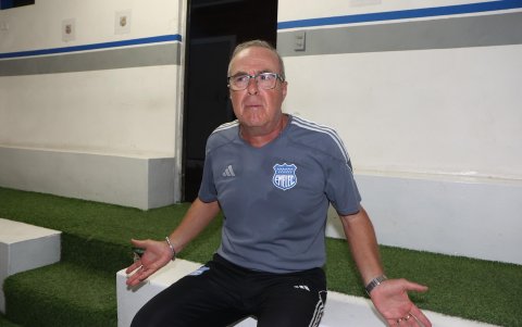 El técnico argentino Jorge Célico reveló que sí están pensando en buscar refuerzos