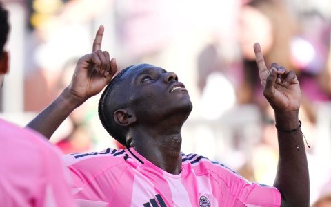 Allen Obando celebró y apuntó al cielo tras su primer gol con Inter Miami.