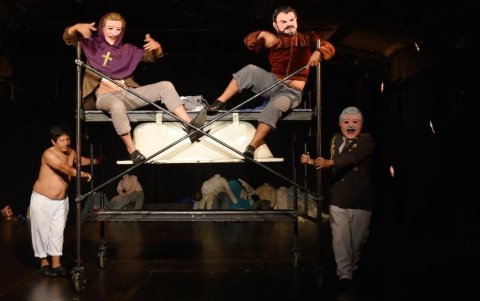 Los integrantes de Celeste son: Juan Coba (director del grupo y actor); Juan Antonio Coba (actor y asistente técnico); Marcelo Leyton (actor); Aníbal Páez (dramaturgo, actor y director de la obra).