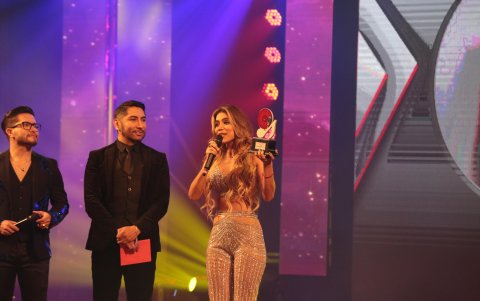 Andreína Bravo al recibir su Disco Rojo.