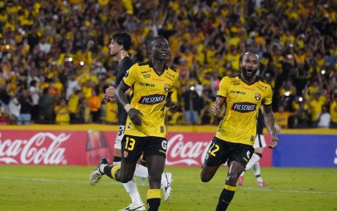 Janner Corozo (i) no ha vuelto a anotar con Barcelona en Copa Libertadores desde el tanto contra Corinthians.