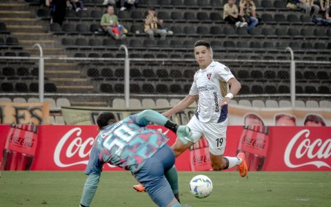 Luis Arce anotó dos goles para Liga de Quito ante Deportivo Táchira